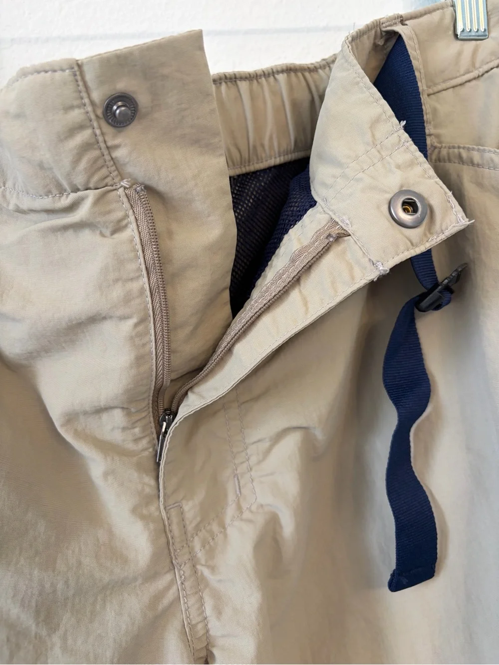 Lands’ End Men’s Belted Cargo Lined Swim Trunks Size XXL Light Beige Color